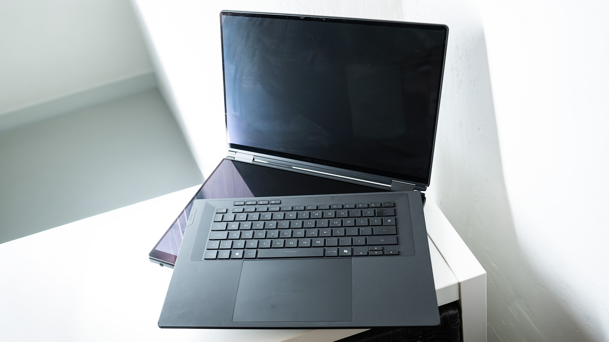 بررسی ایسوس ROG Zephyrus Duo: آیا گران‌ترین لپ‌تاپ سال است؟